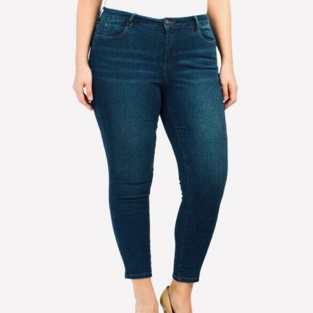 Tahari Kelly Mid-Rise Skinny Skinny Mid Wash Blue Jeans in Size 20W